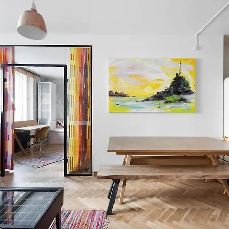 Apartamento De Lux Apartment! Great Location! Bohemic Getaway! *